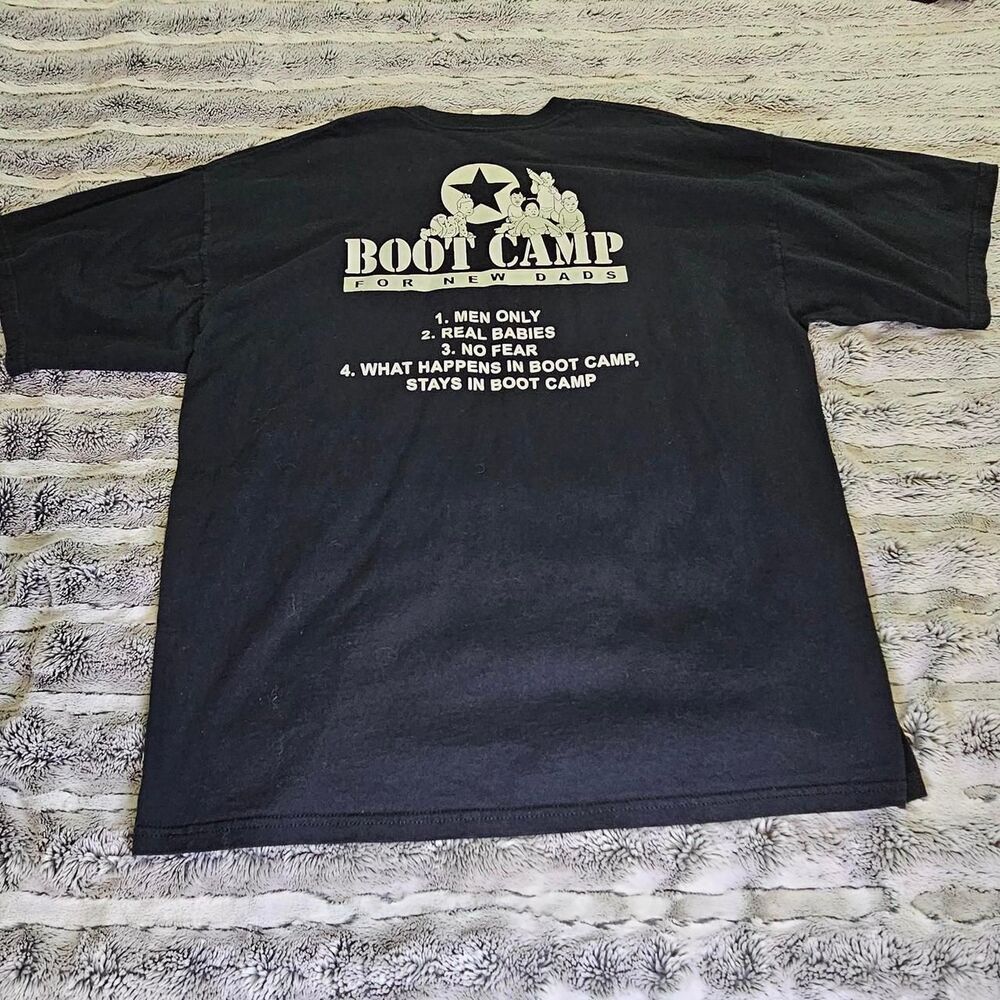Gildan Men's Black and White T-shirt